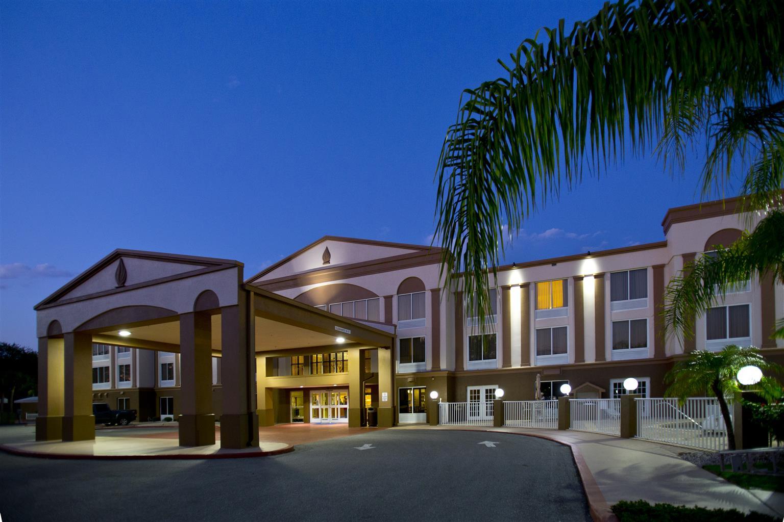 Best Western Plus Ambassador Suites Venice Gardens Zewnętrze zdjęcie